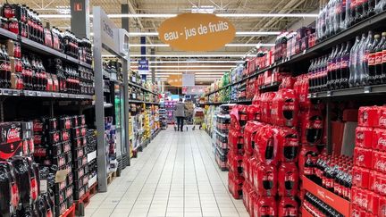 Les prix des sodas pourrait flamber si le Sénat valide mi-février 2025 l'augmentation de la taxe prévue dans le nouveau budget de la Sécurité sociale. (DENIS CHARLET / AFP)